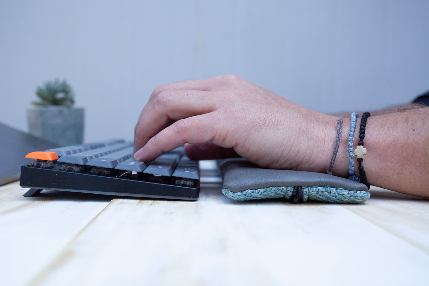 Typing wrist rest cushion, slim, low profile