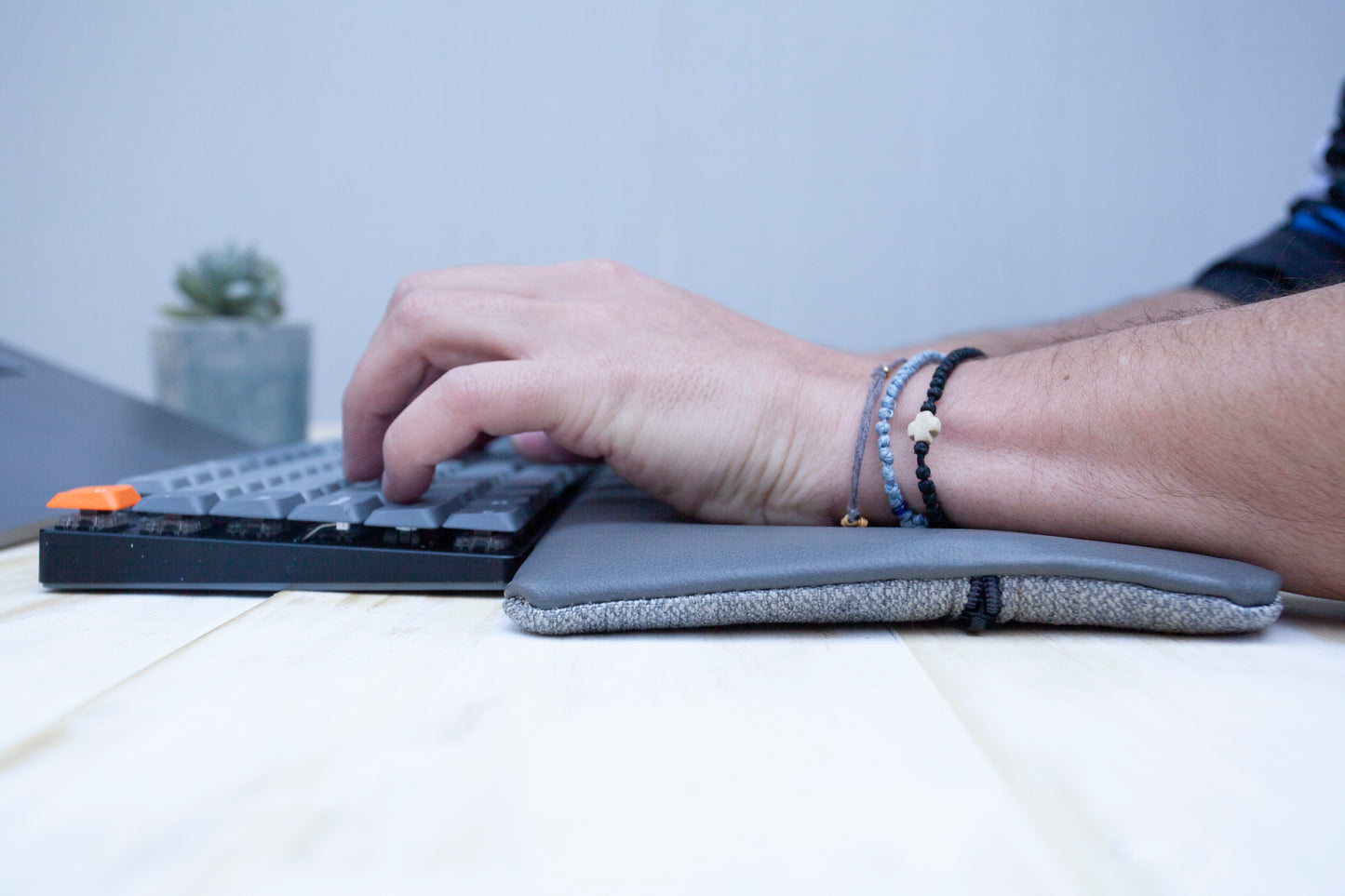 Typing wrist rest cushion, low profile